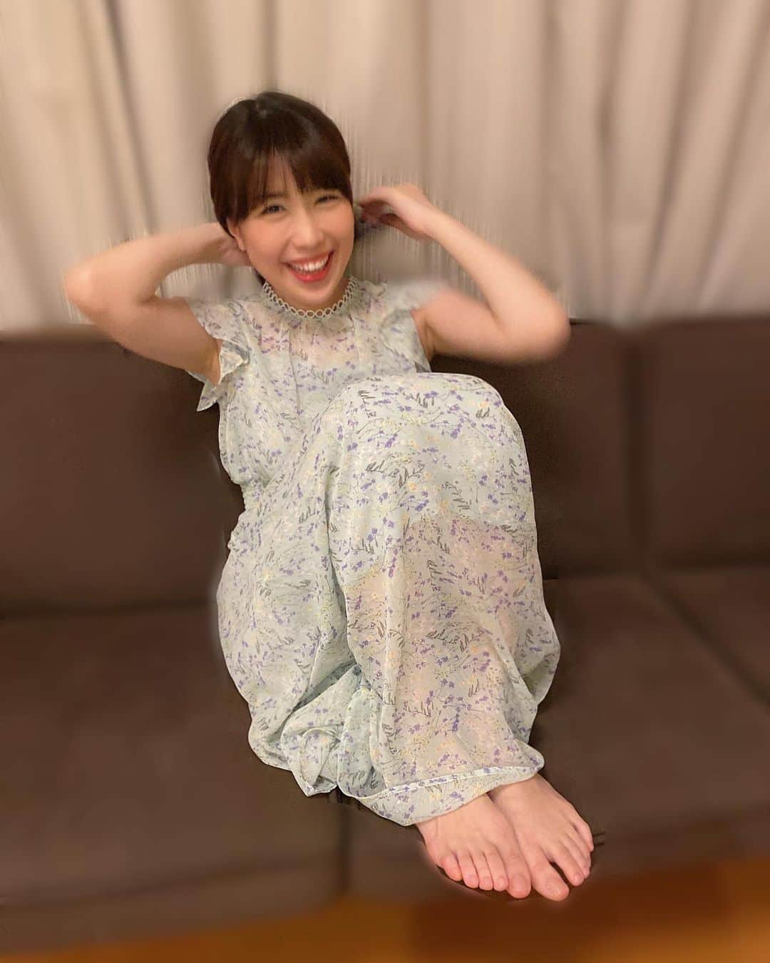 道岡桃子さんのインスタグラム写真 - (道岡桃子Instagram)「くつろぎすぎ~~🦥💖 . ゆっくりできるのはいいけど、 世の中が元に戻ったとき、 完全復帰できるのか心配になってきました😅 慣れって怖いよね💦 .  そうそう❣️ こういう時こそ、家でアナウンスの練習ね⭐️⭐️ . （足が大きいのは🦶突っ込まないでね） . #ワンピース #ワンピースコーデ #アナウンサー #アナウンサー衣装 #ノースリーブ #ノースリーブワンピース #足おおきいね #シースルー #シースルーワンピ  @joint_space @primascherrer  #primascherrer #prima_lady #jointspace #pr psc311-0154」5月13日 20時03分 - momoko_ana