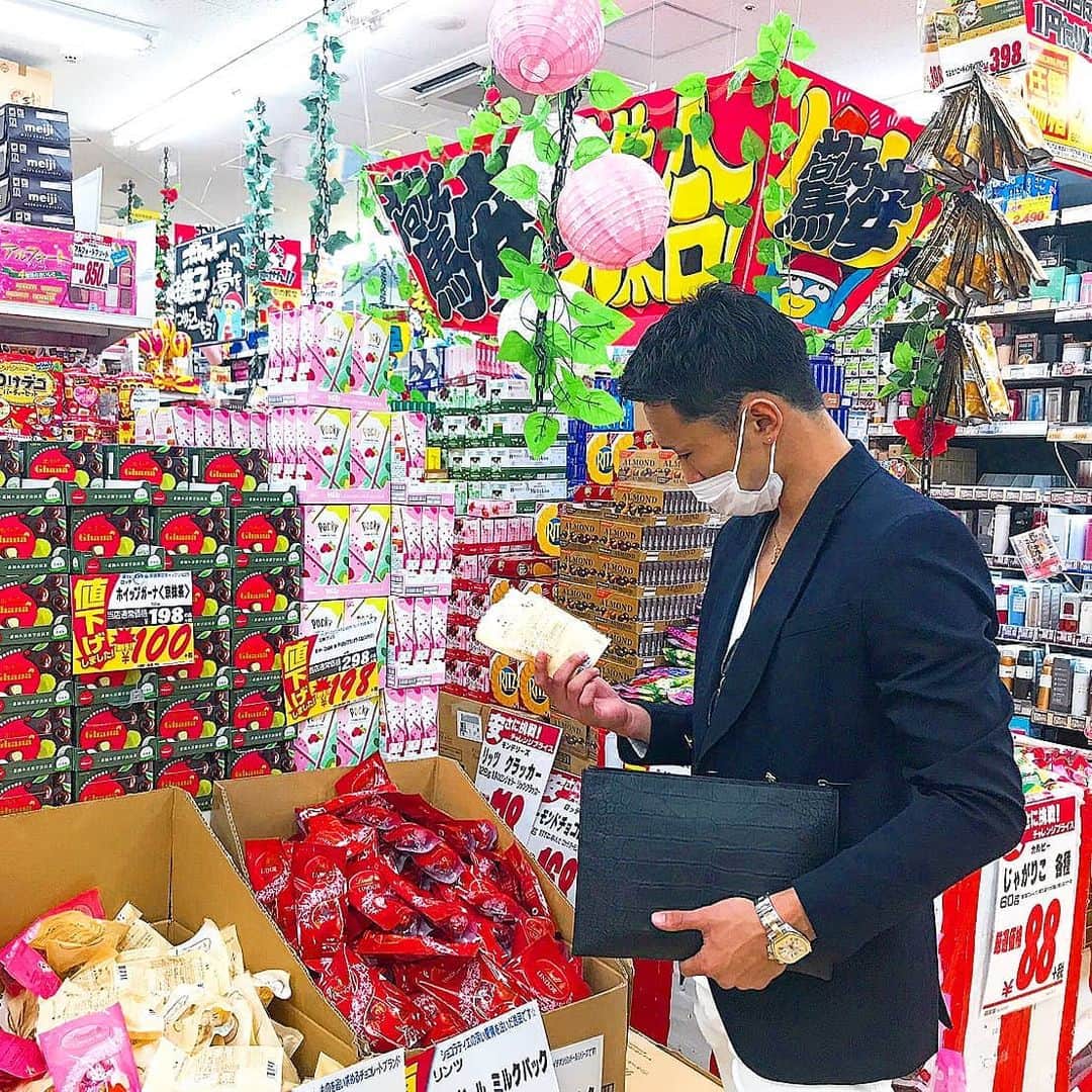 梅野源治のインスタグラム：「ドン・キホーテで買い物🛒🛒 夜までスマブラ対戦🕹🕹 ランチやディナーまでご馳走に🙈👍👍💯 #2泊3日　#感謝です」