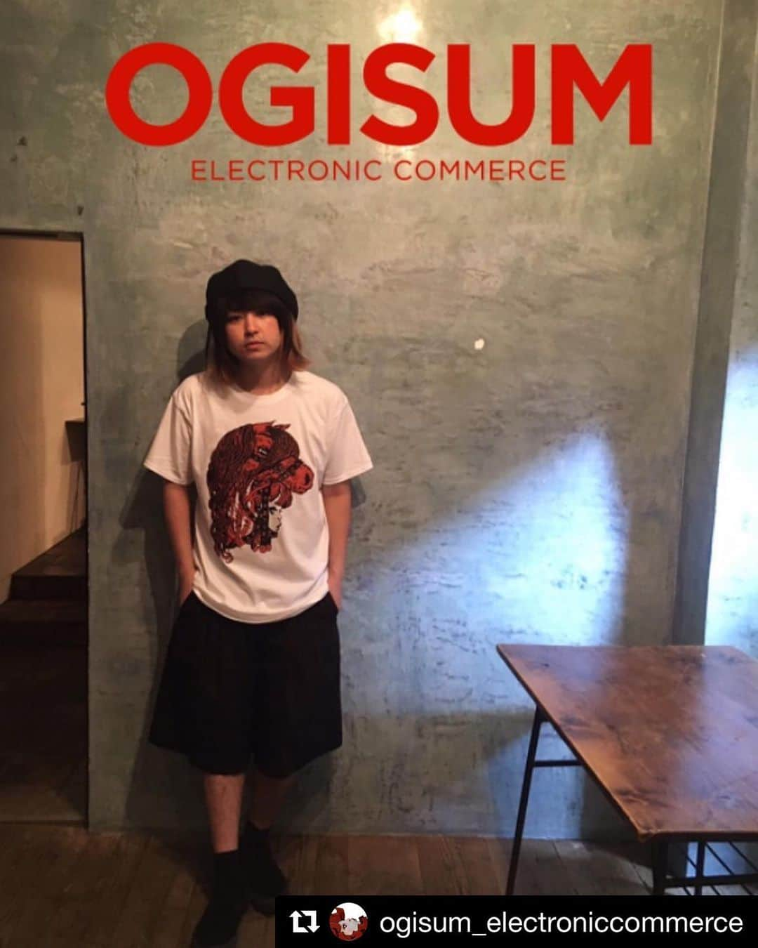 岡本啓佑さんのインスタグラム写真 - (岡本啓佑Instagram)「小岐須さんのonline shop"OGISUM"がオープン🎉 またTシャツ作ってくれないかなとずっと思ってたのでうれしい！ @masayukiogisu  @ogisum_electroniccommerce  #Repost @ogisum_electroniccommerce with @get_repost ・・・ Ogisu Masayuki online shop  OGISUM Now on sale!! . . .  プロフィール画面にございます http://ogisum.com からご購入頂けます。  Ogisu Masayuki online shop  Opened OGISUM.  You can purchase it from http://ogisum.com.  OGISUM electronic commerce Ogisu Masayuki online shop @ogisum_electroniccommerce  model: keisuke okamoto @okamoto_keisuke  height 172㎝　size XL #ogisum #onlineshop #masayukiogisu #tshirts #remote #selfshot #apparel #illustration #illustrator #shopify #originaltshirt #ec #limited #design #岡本啓佑 #小岐須雅之 #通販 #受注販売 #限定　#オンラインショップ #イラストレーション #デザイン　#tシャツ」5月13日 20時25分 - okamoto_keisuke