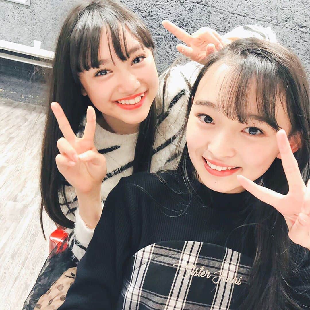 ニコ☆プチのインスタグラム：「✌︎✌︎🤍🖤 ジェニィガール出身こんび~~🍒 . . . #犬飼恋彩  #八木珠梨  #じゅりれいら @jennilove_official  @sisterjenni_official  @jennibelle_official」