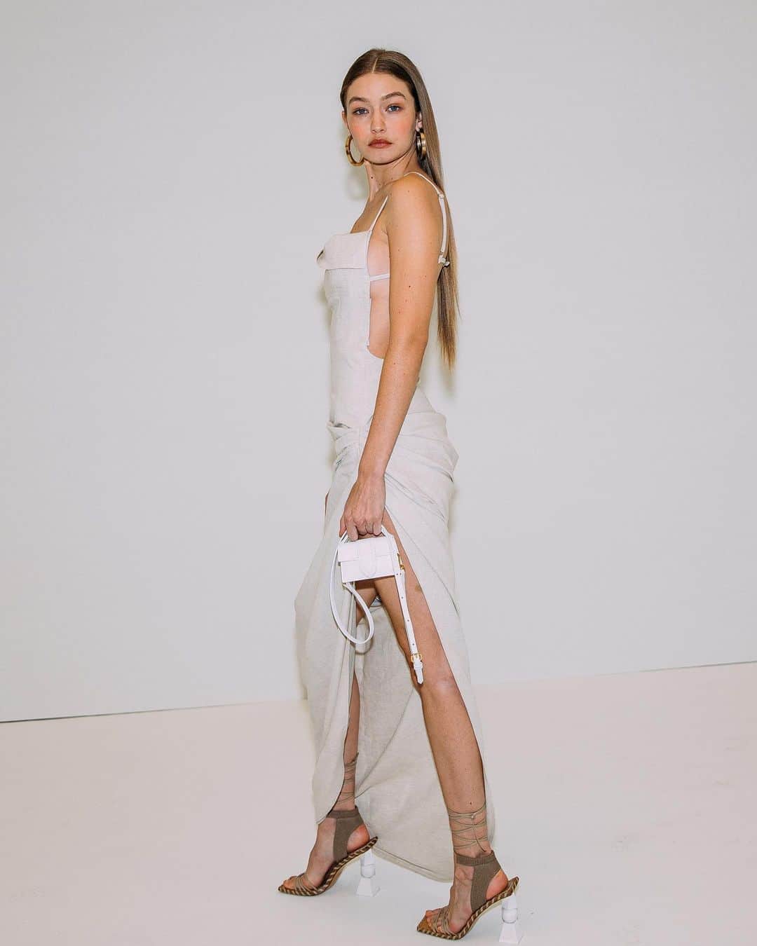 STYLE DU MONDEのインスタグラム：「@jacquemus fall20 for @voguemagazine #pfw #jacquemus」