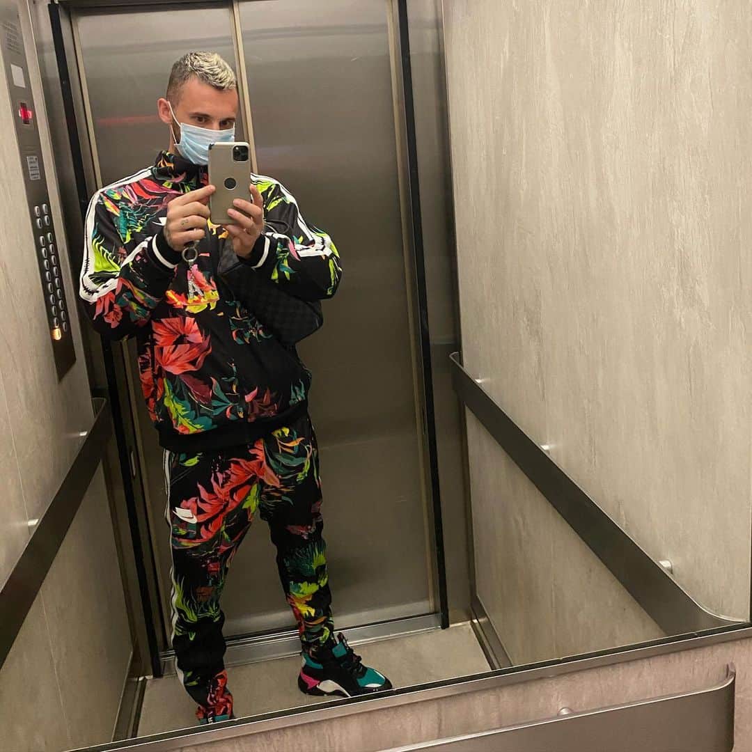 マルセロ・ブロゾビッチのインスタグラム：「💐🍹🎨🏖🤔」