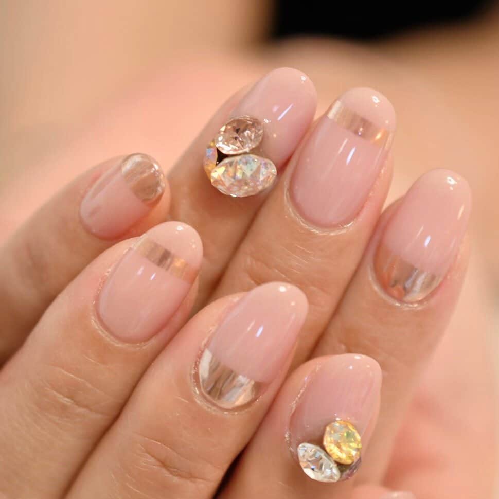 Yuka Maeda ::manicurelistのインスタグラム：「やさしーいお色で 優しーーい気持ちになれますように🌷💅 Salon data▼ ＝＝＝＝＝＝＝＝＝＝＝＝＝＝＝＝＝＝＝＝ . CADENAS -nail eyelash salon- ●Nail artist  @yuka.maeda  @yuki_cadenas ●eyelash　@cadenaseyelash  ゲストに愛と感動を…♡ . 【 LINE ＠cadenas 】 ご予約/お問い合わせはLINEよりお気軽に🤲 ▶︎▶︎#cadenasnail デザインアップしてます♡  price…★⭐︎Instagram特別キャンペーン中⭐︎★ . 「インスタ見たよ👀」と LINEからご予約で特別プライス7500円！！ . ※ご新規様限定 ※キャラクターや特殊なエレメント等のみ 別途料金いただく場合ございます🙇🏻‍♀️ . . price…初回8000円（オフ込み） access…大阪市北区堂山町16-1  中崎町駅  徒歩2分/梅田駅  徒歩6分 . tel… 06-4792-8617 ＝＝＝＝＝＝＝＝＝＝＝＝＝＝＝＝＝＝＝＝ . . . .  #中崎町ネイルサロン #梅田ネイルサロン #大阪ネイルサロン #関西ネイルサロン #インスタネイル #instanails #instanail #トレンドネイル #ネイルサンプル #オフィスネイル #ネイルブック #ネイルカタログ #ネイルチェンジ #今月のネイル #にゅーねいる #春ネイル #大人かわいいネイル #ネイル大好き #きれいめネイル #ネイル部 #女子力向上委員会 #女子力 #女子力ネイル #ミラーネイル #ナノソル大阪 #ナノソルcc取扱店  #ナノソル #ナノソルcc  #家庭用ナノソル販売してます」