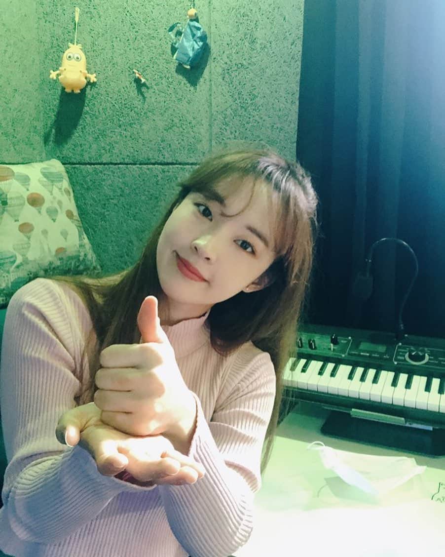 チョン・ジユンのインスタグラム：「코로나19로 몇달 전부터 계속 밤낮 가리지 않고 계속 애써주시고 힘써주시는 의료진 분들의 노고를 다 알순없지만, 멀리서나마 계속 응원하고 있습니다. 항상 감사하고 존경합니다.  배우 권소현님(@kkwonsso_94) #덕분에챌린지 를 하게 되었습니다. 여러분들도 시간이 괜찮으시다면 따뜻한 마음을 전하세요!  제가 다음으로 지목할 분들은  유빈언니(@iluvyub) 선욱오빠(@jsw0430) 입니다 감사합니다💝 #의료진덕분에」