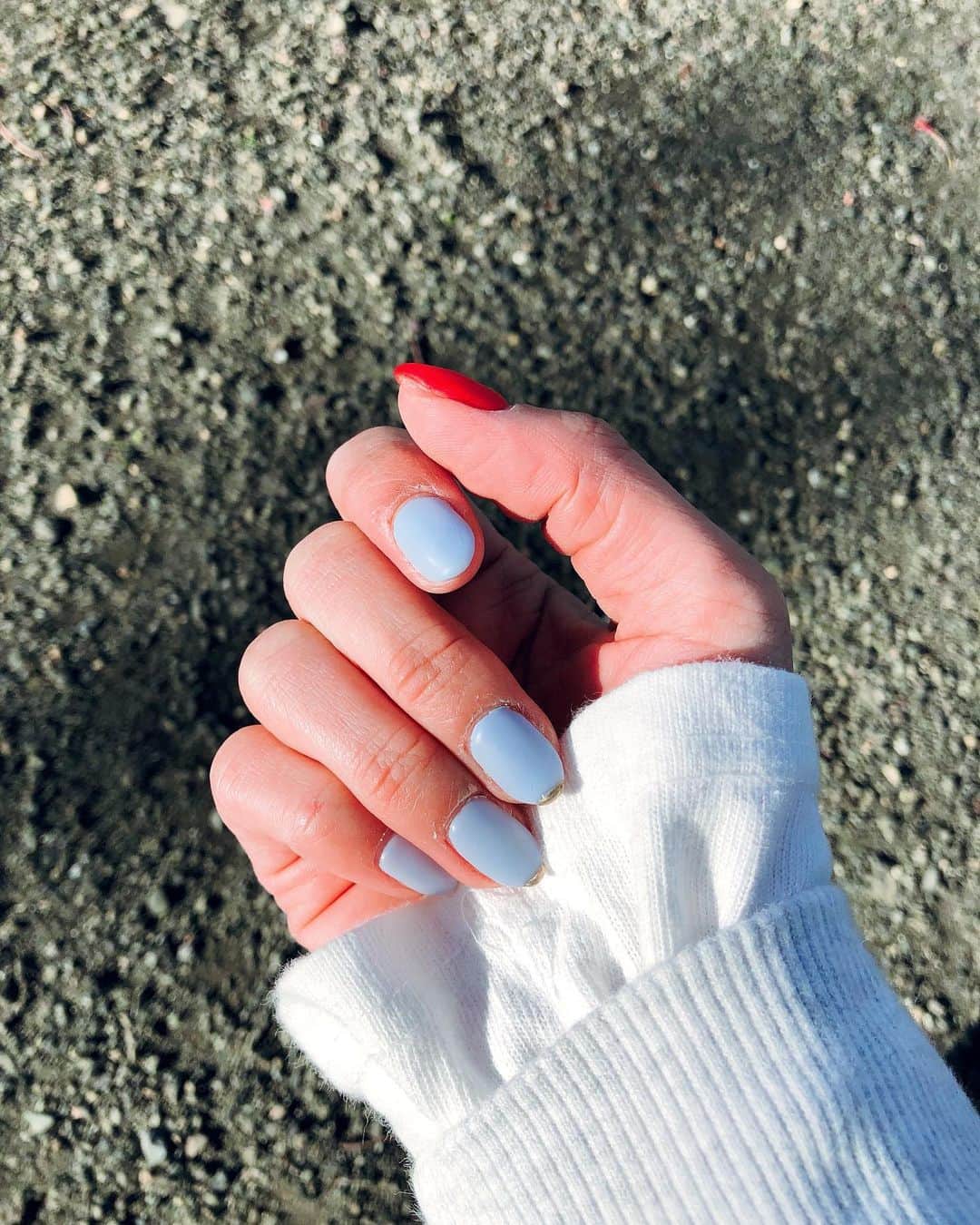 のインスタグラム：「🦋🍒 #new#nail#change #もう今はのびのび」
