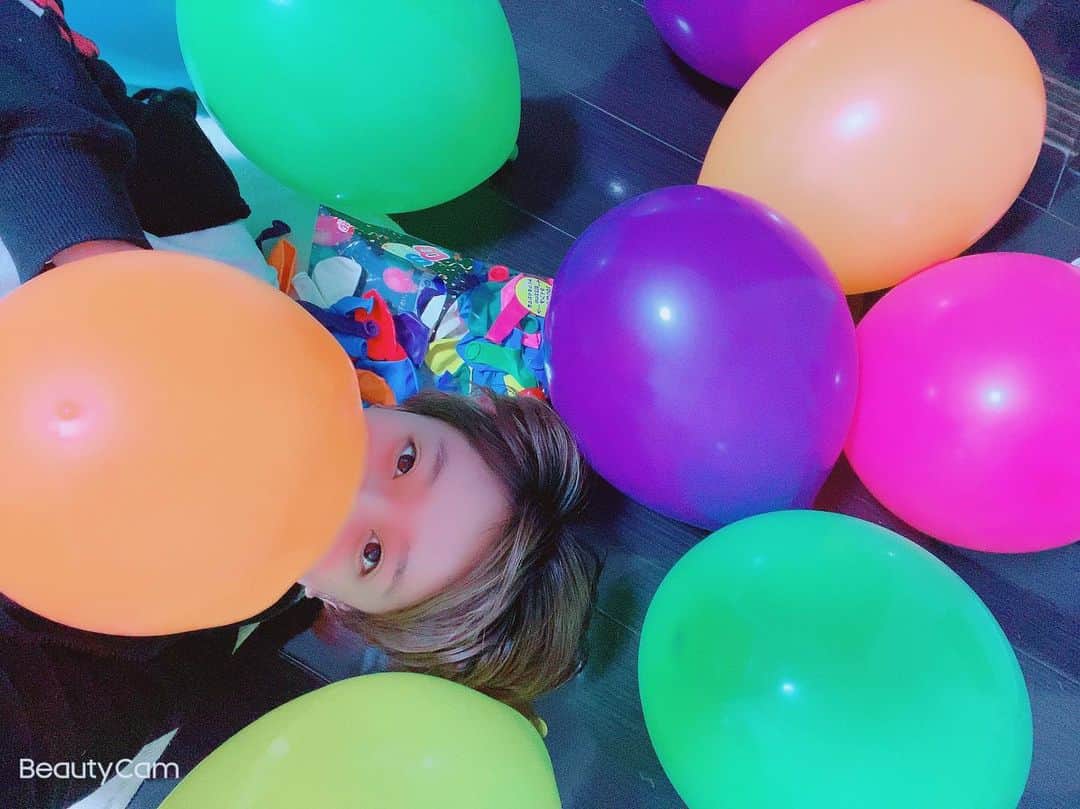大石ほのかのインスタグラム：「風船🎈100個膨らませて お家を可愛くしてやるー👊💓😆 . たのしーけど結構しんどいwww 痩せるかも！笑笑 .」