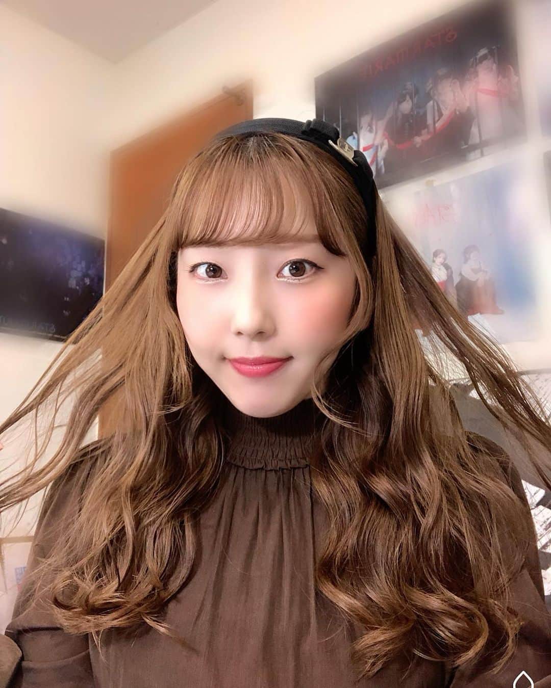 木下望のインスタグラム：「・ ・ この間の配信の時の私服👗 ・ ・ #私服 #私服コーデ #code #codenate #ワンピース #ワンピースコーデ #ワンピース👗 #onepiece #ブラウンコーデ #カチューシャ #カチューシャアレンジ #カチューシャヘア #カチューシャコーデ #フェラガモ #フェラガモカチューシャ #salvatoreferragamo #スタマリ」