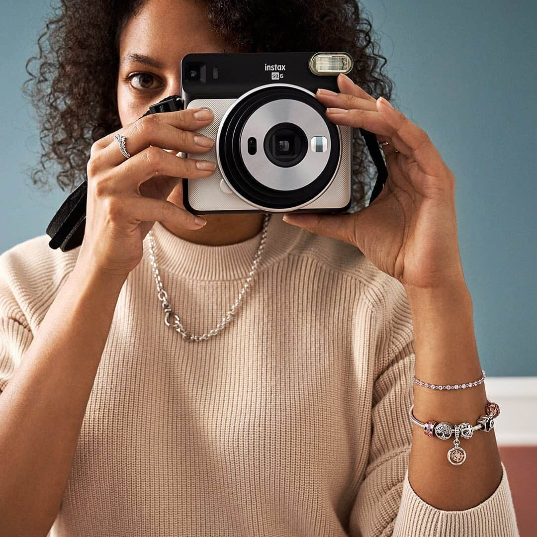 PANDORAさんのインスタグラム写真 - (PANDORAInstagram)「You’re just a snap away from great style with our go-to jewellery pieces. 📸 #SomethingAboutYou #PandoraCharm #Pandora」5月13日 21時39分 - theofficialpandora