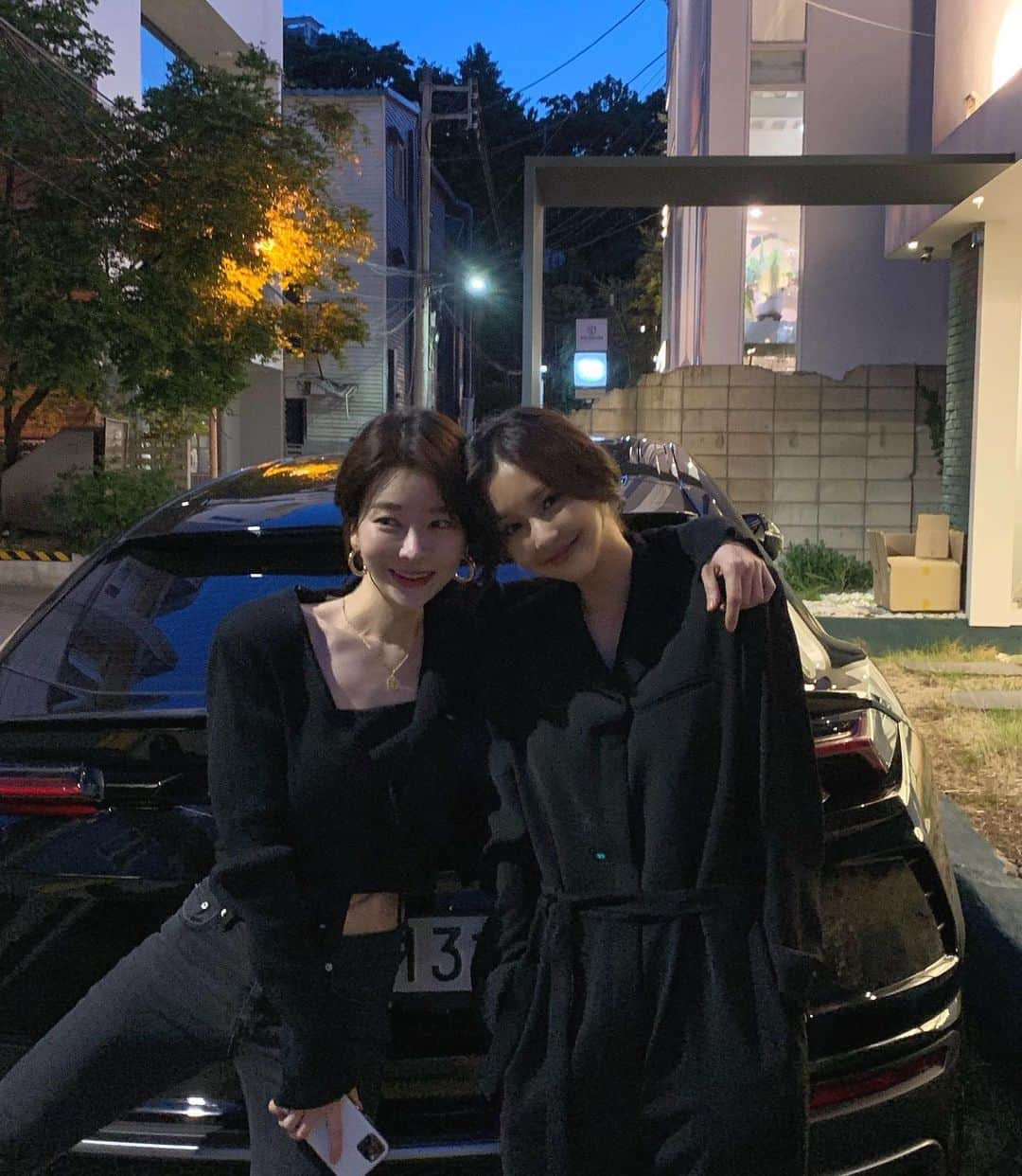 ソンシンさんのインスタグラム写真 - (ソンシンInstagram)「라미건형 커플 서프라이즈 프로포즈 성공🥰 내가 다 울컥..😢😢 행복하게 잘살아🖤🖤 - 나의 캠핑 전구가 이럴때 쓸모가 있었다 움하하하하😎」5月13日 21時57分 - sungshin_p