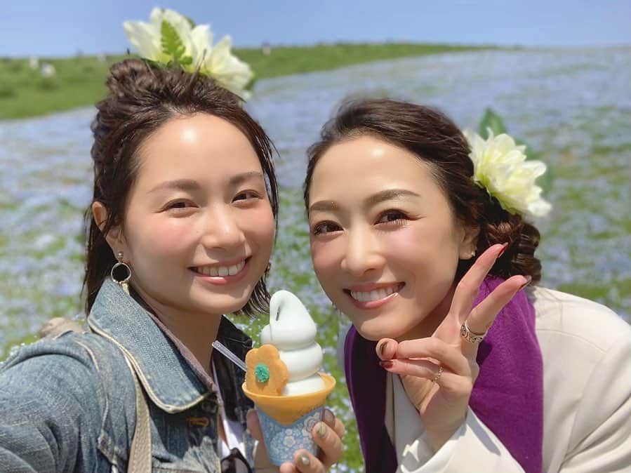 杏さゆりさんのインスタグラム写真 - (杏さゆりInstagram)「楽しかったなぁ🥺🥺🥺💕💕💕 . 引き続き1年前の思い出❤️ てらちゃんにサプライズバースデー企画ネモフィラ畑バスツアー😆 . #ネモフィラ　#ひたち海浜公園 #ひたちなか海浜公園  #サプライズ #サプライズバースデー #するのもされるのも好き  #寺田有希 #杏さゆり　#SayuriAnzu」5月13日 22時01分 - anzu_sayuri_official