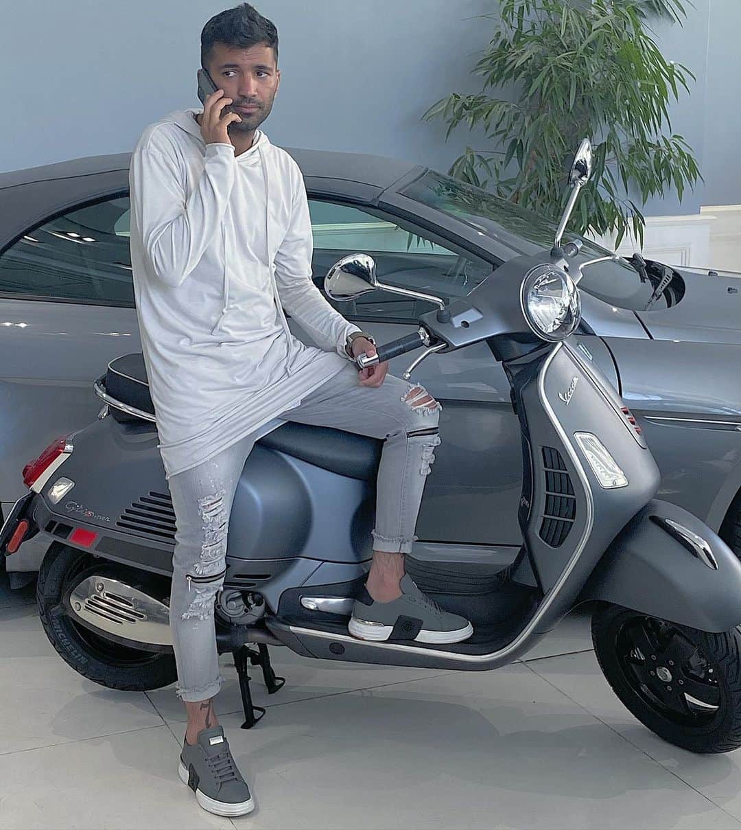 ムフサン・ムサルマンのインスタグラム：「ادب مثل عطر ميمونه  ما واسه خودمون استفاده ميكنيم  ولى ديگرانم لذت ميبرن」