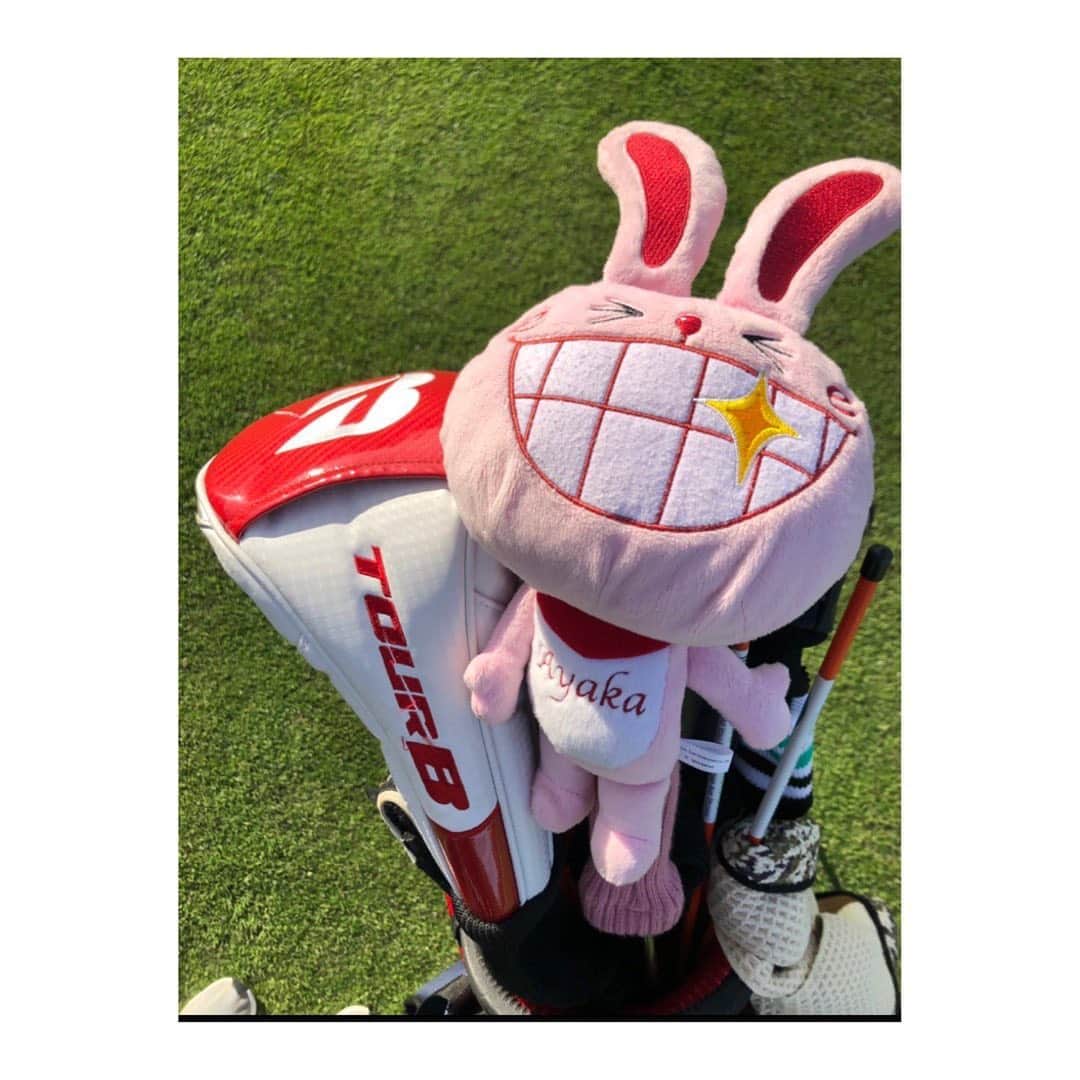 渡邉彩香のインスタグラム：「. わたしのヘッドカバー！ いい部屋ラビット🐰 大東建託さんのマスコットなんです！ ラインスタンプもあるので、要チェックです！！！ . #大東建託 #いい部屋ラビット」