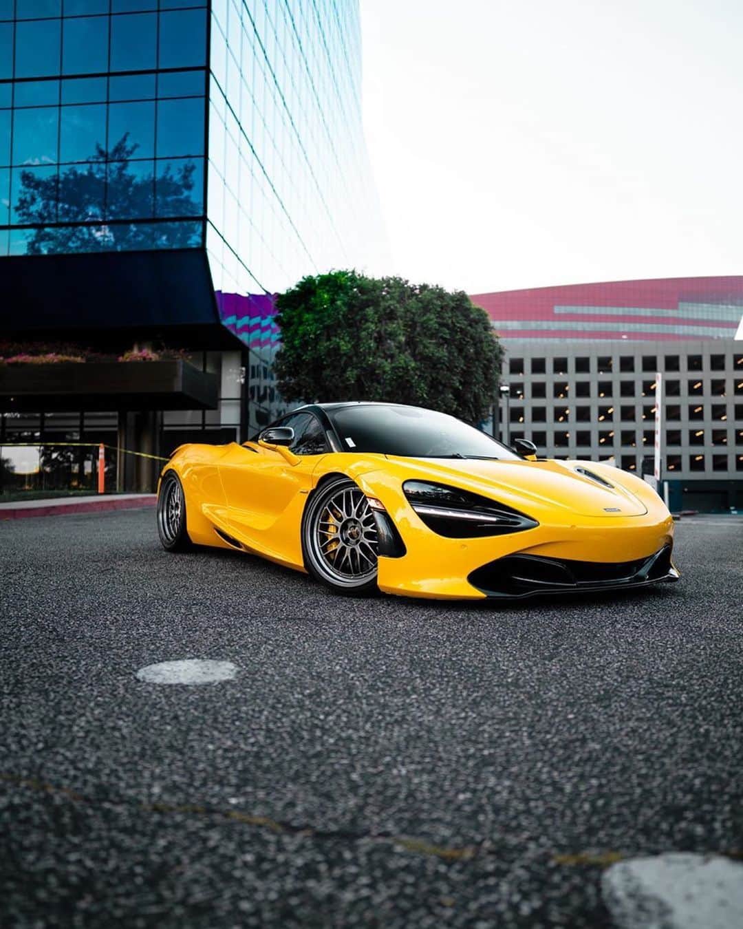 CARLiFESTYLEさんのインスタグラム写真 - (CARLiFESTYLEInstagram)「Yellow McLaren 720S on BBS LMS! What do you guys think? @arty.pa #carlifestyle #720s #BBSLMS」5月13日 23時04分 - carlifestyle