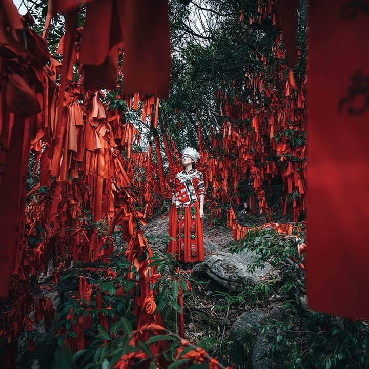 ディーゼルのインスタグラム：「Jump into the Virtual Tour of @rkrkrk NEOrient solo exhibition, currently one of the most considered Japanese artist: street, building structure  and nature have never been so magical. #DieselArtGallery - Link in Bio  Check for more no-trim, high resolution works from here —> https://www.instagram.com/p/Bp6sOLTBxAa/」