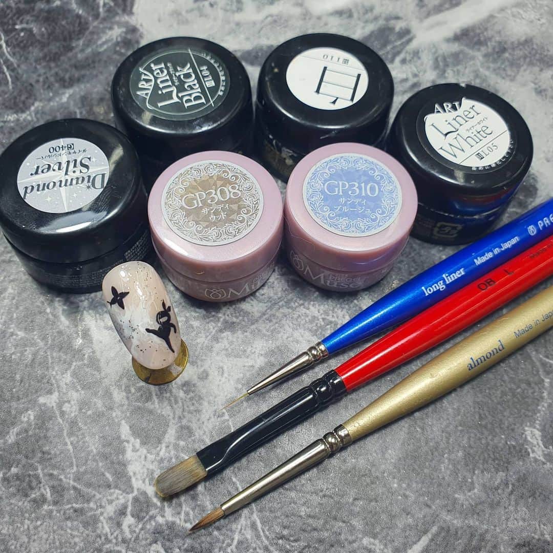 Yingさんのインスタグラム写真 - (YingInstagram)「Products used: CANGEL Non Wipe Top SPIRIT OB-L Oval Brush YUKAKO Almond Brush TAKESHI Long Liner Brush PREGEL MUSE GP308 & GP310 PREGEL Art Liner in Black, White PREGEL Mixing Clear PREGEL #400  PREGEL #110  Items are available online! . 🛒: www.nailwonderland.com  We are using QXPRESS free courier delivery for orders above $100. You will get your items in 2 working days!  Free international shipping for orders above $200!」5月13日 23時43分 - nailartexpress