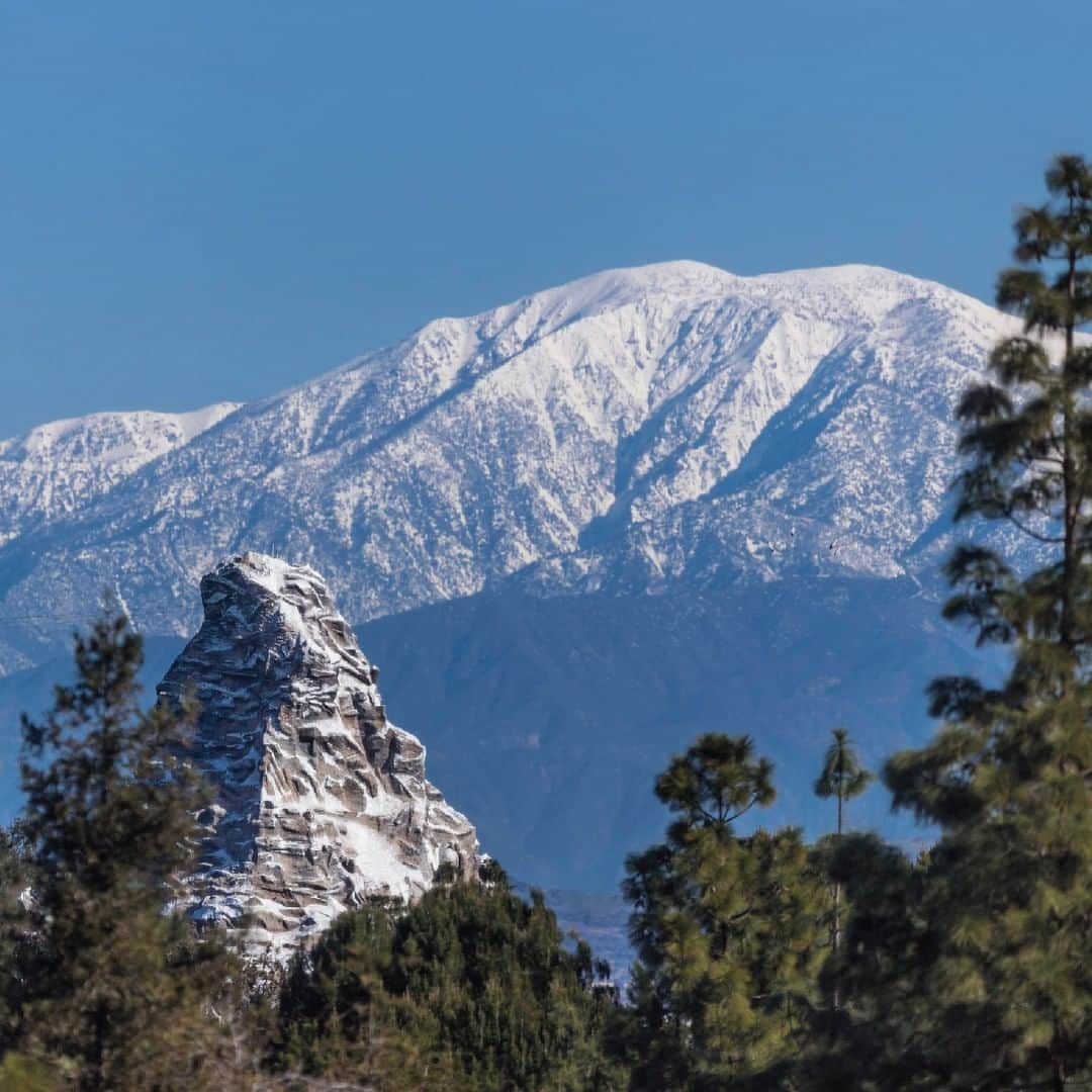 ディズニーランドさんのインスタグラム写真 - (ディズニーランドInstagram)「Read the story behind this photo of the Icy Slopes of Matterhorn Mountain from the photographer who took it in this week’s Behind the Camera on the @disneyparksblog. #DisneyMagicMoments ✨ #DisneyCastLife」5月14日 0時00分 - disneyland