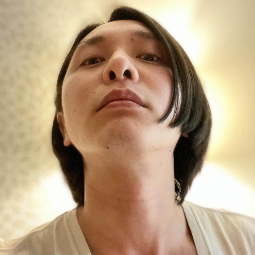 吉川純広さんのインスタグラム写真 - (吉川純広Instagram)「寝かしつけ成功した。呑む。 皆お疲れ。」5月14日 0時18分 - pinkchorizo