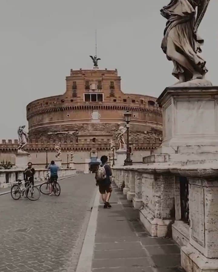 ベアトリーチェ・ヴィオのインスタグラム：「Mi mancava la tua bellezza. #Roma, finalmente sono tornata 😷😍」