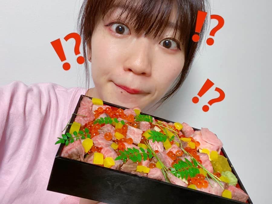 のインスタグラム：「はっしーさんからの誕プレ、 デブリシャスすぎました(T . T)❤︎ ꙳ #肉匠堀越 #ばらちらし #銀座吉澤 #缶バーグ #フォーリンデブはっしー さん @fallindebu #デブリシャス #テイクアウト #テイクアウトグルメ ꙳ ブログにも載せたのですが はっしーさんからお店の名前教えてもらったのでインスタにも改めて、、！ はっしーさんからの誕プレ 肉匠堀越さんのばらちらし、、 美味しすぎました(T . T)❤︎ こんな肉といくらの組み合わさり方あるんけ？！って感じでした 日持ちするものも…って松阪牛のハンバーグも(T . T)！ どんだけ優しいんですかーーー！ってなりました ありがとうございます！ ばらちらしは既に私の血となり肉となりました ごちそうさまでした！ めーーーっちゃデブリシャスでした☻ 落ち着いたらまたみんなでご飯行きたいな〜〜〜」