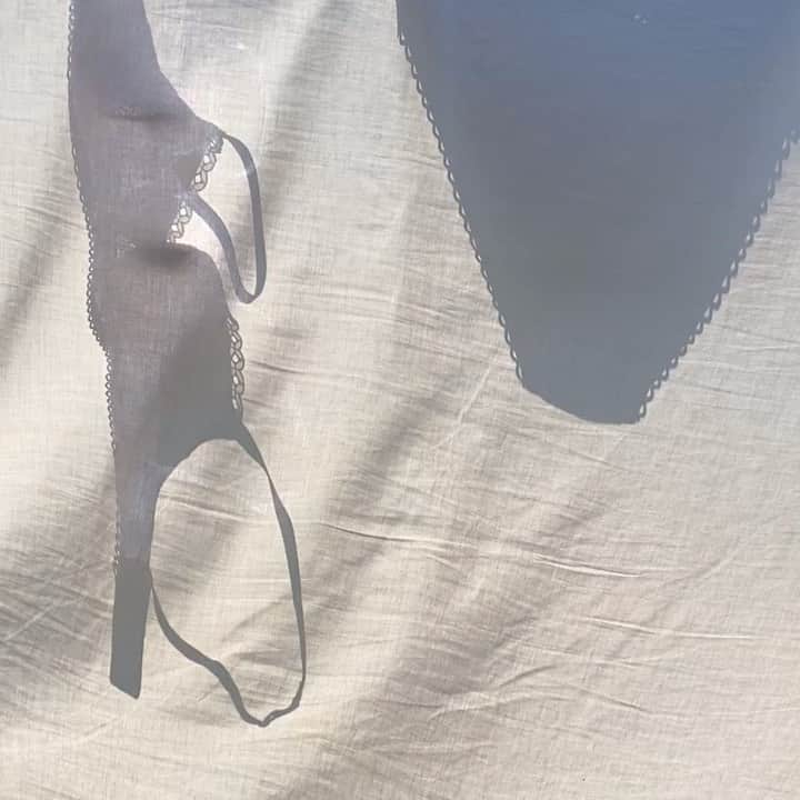 レジャビーのインスタグラム：「Mouvement #11 #jolicoton #lapetitelejaby #maisonlejaby #lingerie #frenchlingerie #ombre #printemps #details」