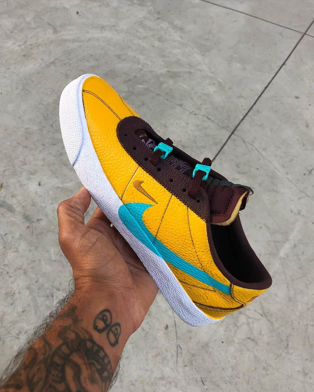 マニー・サンティアゴのインスタグラム：「3rd Edition 🧶👟🌻🦚 Restructured @NikeSB “Bruin”」