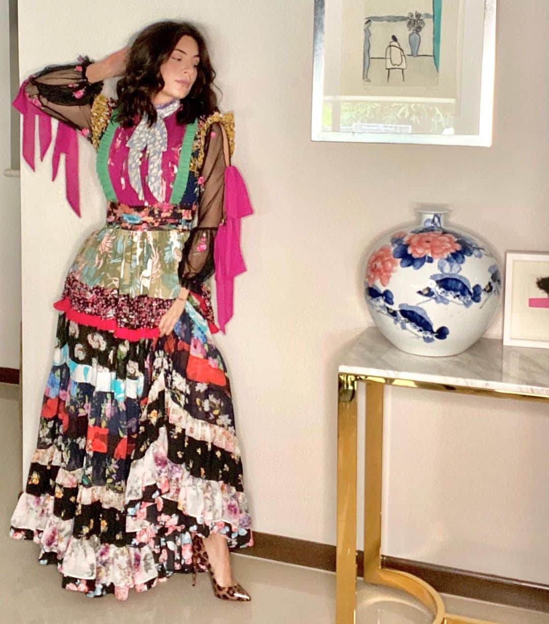 Ana Brenda Contrerasのインスタグラム：「Cuando pase todo esto, es momento de apoyar el diseño mexicano 🇲🇽 @carlospinedamx ❤️」