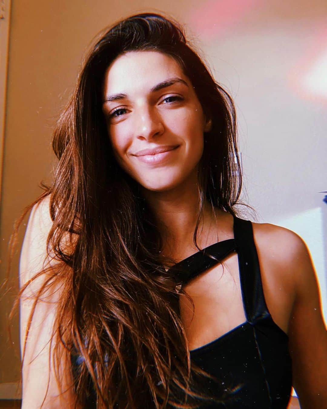 マッケンジー・ダーンのインスタグラム：「Tudo posso em quem me fortalece Ou seja, tenho medo de nada 🙏🏼 -L7NNON」