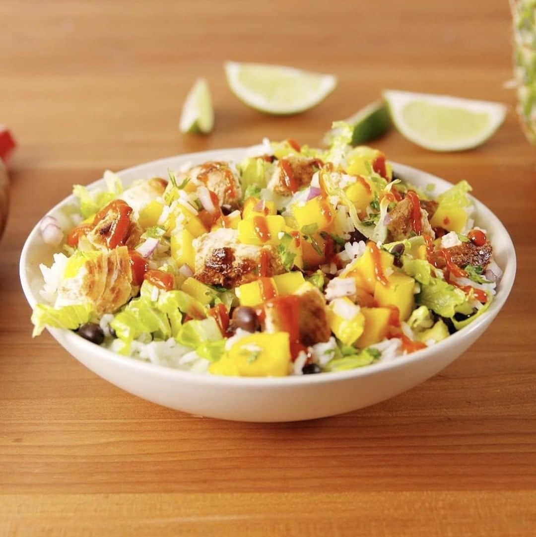 Dole Packaged Foods（ドール）のインスタグラム：「@Delish is teaching us how to make Baja Chicken Bowls today at 10 AM PST/1PM EST on their IG Live and we couldn’t be more thrilled to have DOLE® Canned Pineapple Tidbits in 100% Pineapple Juice be part of the recipe!」