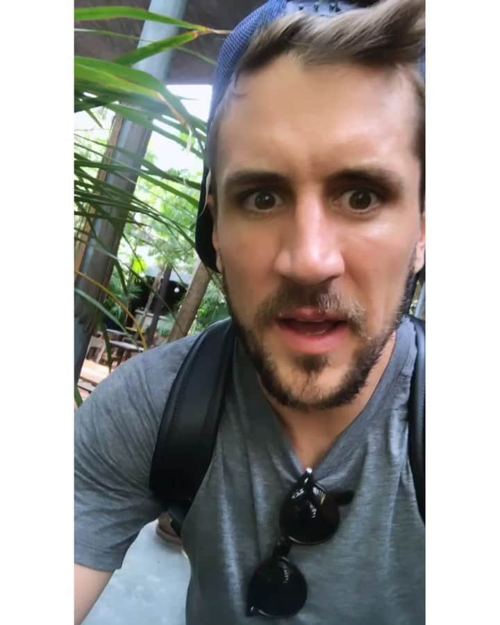 ジョジョ・フレッチャーのインスタグラム：「Yesterday marked 4 years with you @jrodgers11 — this is just a short minute of little moments that I am blessed with every day. You make me laugh, love me endlessly, encourage me to be brave, and always, without fail, are my biggest cheerleader. Also appreciate the fact that you still love me in my weirdest moments. (& like my dance moves) 💃🏻Can’t wait for what the rest of our lives have in store for us 🥰😘」
