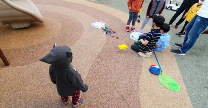 ミン・ヨンウォンのインスタグラム：「민서는 정말.. 남자아기가 맞네요. 👶👶👶👍👍👍밤낮없는 에너자이저 🤾‍♂️🤸‍♂️🏃‍♂️ . 요즘 일 시작 했더니 ..더 정신없고 업로드는 늦고.... 숙제만 쌓이네요. . 그래도 저희 즐겁게 잘 살고있어요. #무소식희소식 💜💚❤ . . . . . #집에못있는엄마 #일하니까넘좋아 #아기가도와줘서고마워 #엄마돈너돈 #아빠돈은내돈 #14갤아기 #사랑해 #돌아기  #아기모델 💌#밍크뮤 👍 #리틀그라운드 #블루독 🐶매니아  #육아일기 #신혼일기 #육아맘 #육아소통 #일상 #소통 #맞팔 #데일리 #황금돼지띠아들 #오오티디  #베이비스타그램 #daddy #play #baby #babyboy #love #family」