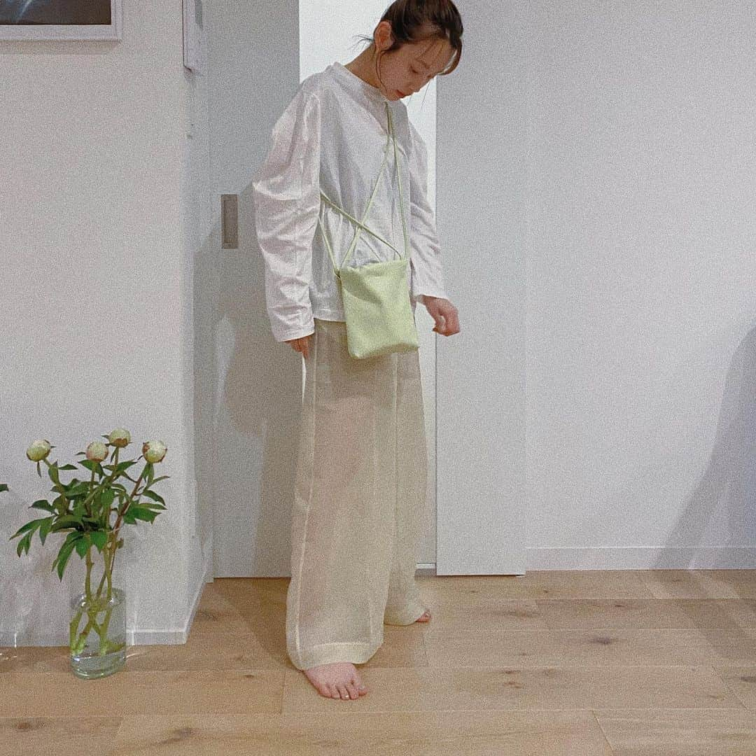 高橋愛さんのインスタグラム写真 - (高橋愛Instagram)「@shop_amomento 💚 ㅤㅤㅤㅤㅤㅤㅤㅤㅤㅤㅤㅤㅤ ㅤㅤㅤㅤㅤㅤㅤㅤㅤㅤㅤㅤㅤ @nagisakaneko さんから 教えてもらってから ずっと大好きな @shop_amomento 。  お洋服も鞄も全部可愛い 写真も大好きで よくスクショしてる☺️ ㅤㅤㅤㅤㅤㅤㅤㅤㅤㅤㅤㅤㅤ いつかお店にも 行ってみたいんだ💗 ㅤㅤㅤㅤㅤㅤㅤㅤㅤㅤㅤㅤ #今日のたかはし #amomento  #韓国」5月14日 1時17分 - i_am_takahashi