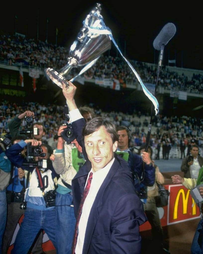 ヨハン・クライフのインスタグラム：「🏆 #OTD in 1987, Johan Cruyff won his first European trophy, as the manager of Ajax, beating Lokomotiv Leipzig in the European Cup Winners Cup.」