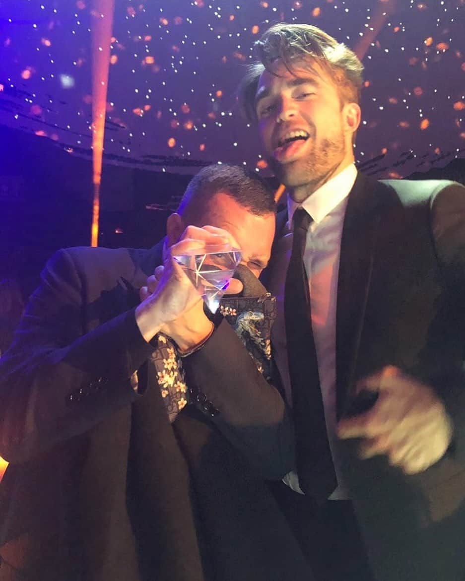 キム・ジョーンズのインスタグラム：「Happy Birthday Rob 😎 photography @_lulukennedy」