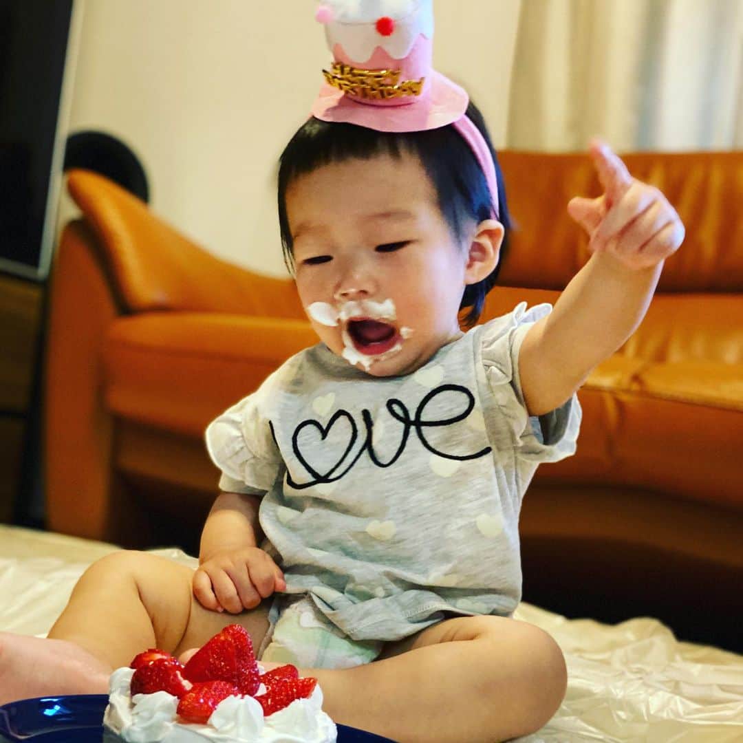 ストラッサー起一のインスタグラム：「‪5月13日で娘が無事に1歳の誕生日を迎える事が出来ました㊗️‬ ‪健康で元気に育ってくれて感謝✨‬ ‪次の試合は娘に勝利を必ず捧げる💪‬」