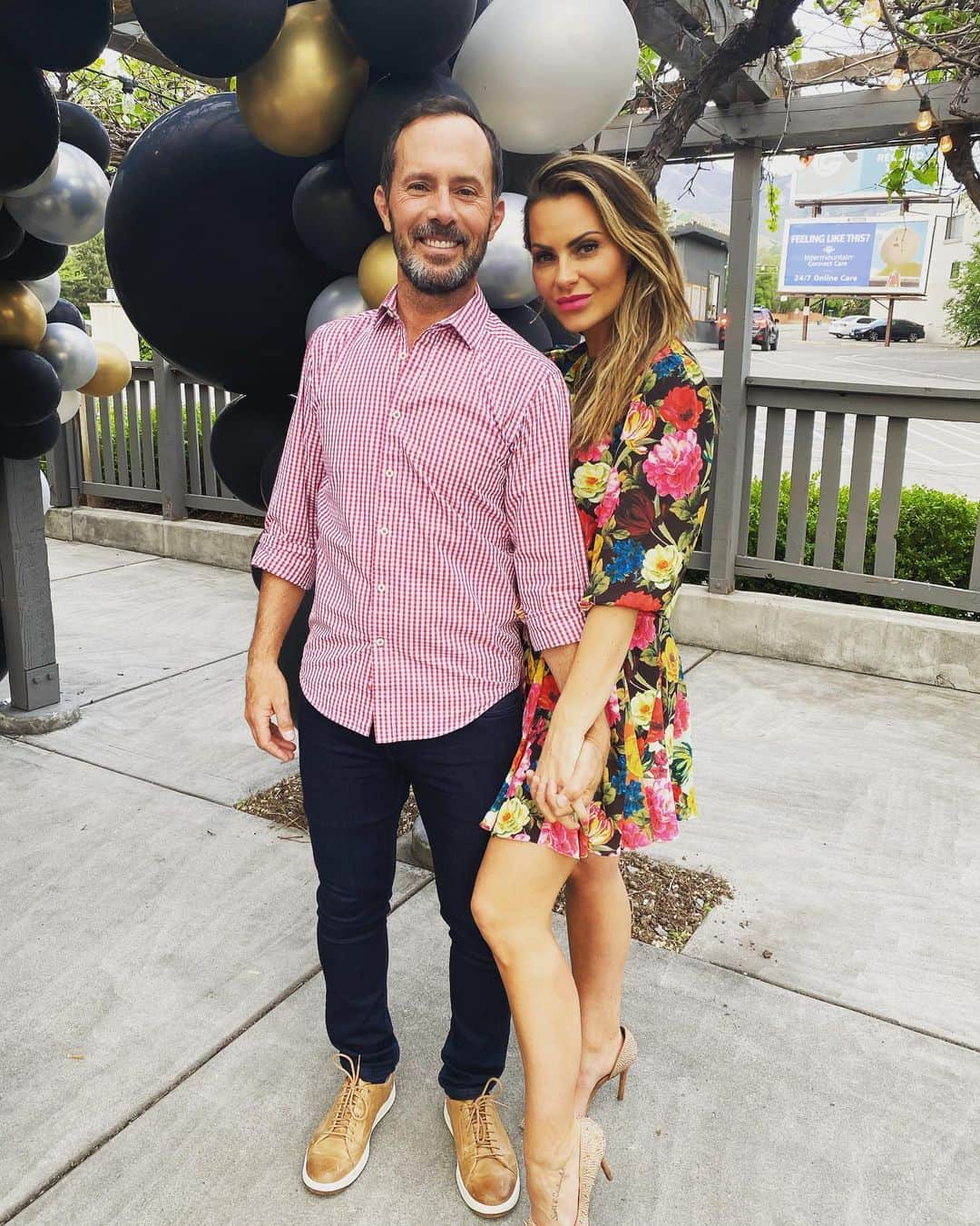 ミッチェル・マネーのインスタグラム：「Happiest 4 years of my life with this sexy man! Love you so much @mweirsy ❤️ Happy Anniversary!!」