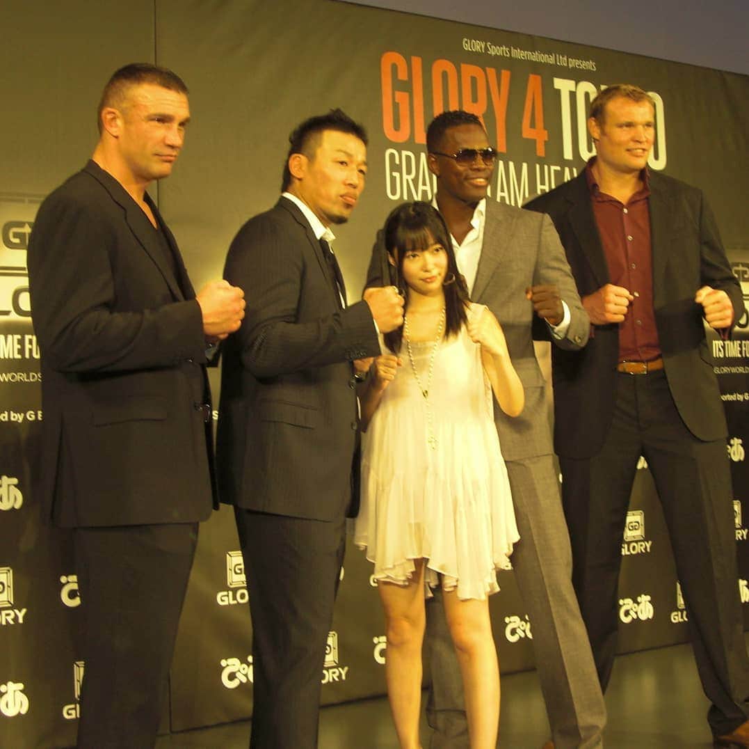 武蔵のインスタグラム：「Glory4 Tokyo 2012 presscanfarence  @peteraertsofficial  @345insta @remybonjasky @semmyschilt  #武蔵 #kickboxing  #glory  #k1 #tbt」