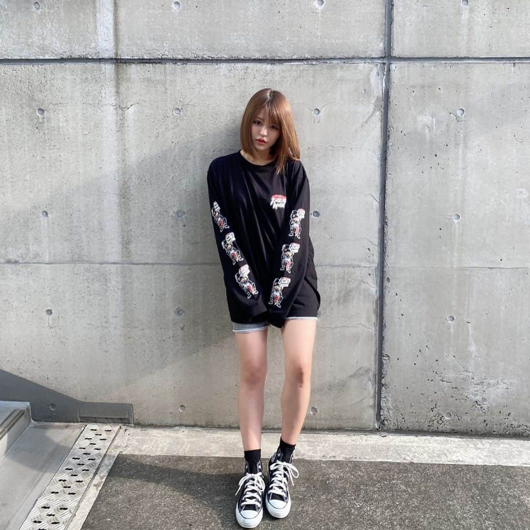 ななぴさんのインスタグラム写真 - (ななぴInstagram)「thank you...🖤☝︎ @acolasia_web ﻿ ﻿ お洋服タグつけしてます⚐⚑⚐﻿ ﻿ ﻿ ﻿ #ロンT #acolasia #converse #コンバース　#ストリート　#ボブ　#ショートヘア #ショートボブ　#ootd #outfit #お散歩　#スニーカー女子　#私服 #コーデ」5月14日 14時05分 - __nanapgram__