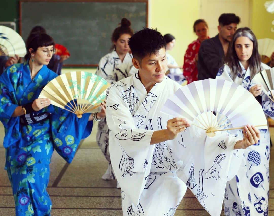 梅川壱ノ介（舞踊家）のインスタグラム：「𝙄 𝙝𝙤𝙥𝙚 𝙮𝙤𝙪'𝙧𝙚 𝙖𝙡𝙨𝙤 𝙬𝙚𝙡𝙡 ￣￣￣￣￣￣￣￣￣￣￣￣￣￣￣￣￣￣￣￣￣￣ みんな、元気にしてるかな。 二週間の生活を共にし、公私ともに過ごした生徒たち。  #梅川壱ノ介  #hellomybabies」