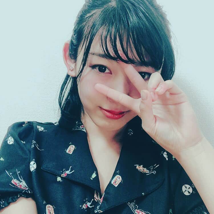 のインスタグラム：「お久しぶり更新。 しっかりお化粧してお仕事いってきます。 #おしゃれさんと繋がりたい #ブラウンリップ #カラーメイク #カーキ #jouetie #久しぶりの投稿 #いいね返し #ふぉろーみー##グラドル自画撮り部 #CHEERZ #followｍe #likeforlikes #CLIPCLIP」