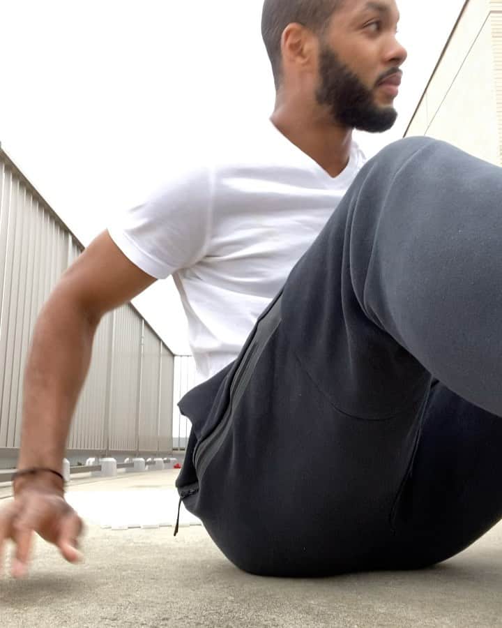 カルフィン・ヨン・ア・ピンのインスタグラム：「No 14kg kettlebell? No problem!」