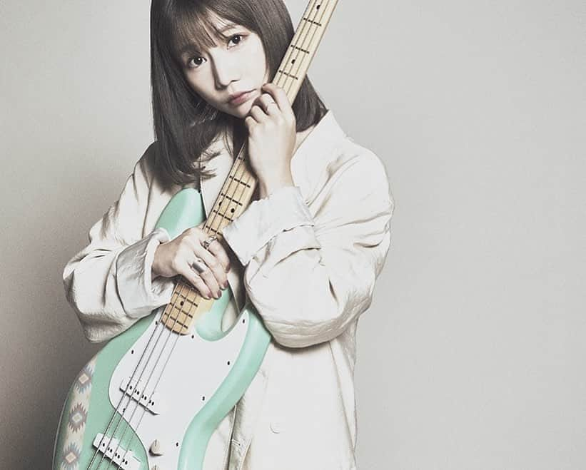 吉田菫さんのインスタグラム写真 - (吉田菫Instagram)「. Fenderのシグネイチャーモデルで作ったテレキャスターお気に入りです🕊🦢🐇🐩 おうち時間が増えたので是非ゲットして沢山弾いてあげてください♡ . LIFE with Fender 掲載されてます🎸❤️ https://shop.fender.com/ja-JP/music/life-with-fender  @fender_jp  @hirohisanakano」5月14日 12時57分 - sumiredooon1228