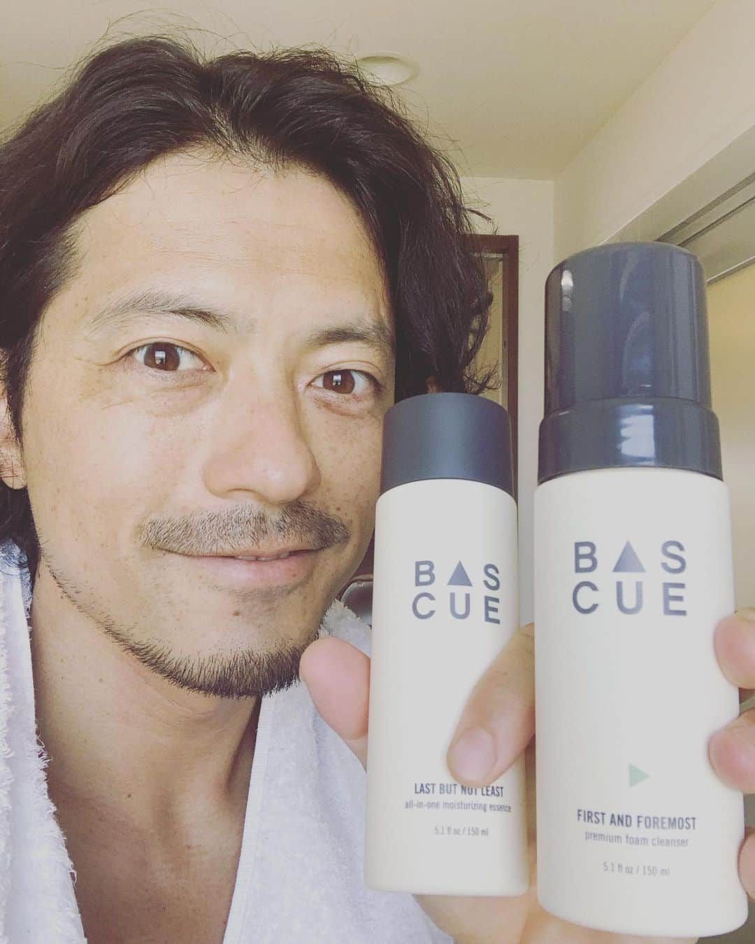 鈴木啓太さんのインスタグラム写真 - (鈴木啓太Instagram)「スキンケア🧼 ・ これまで洗顔フォーム使ってなかったけど、始めてみました。 ・ 友達が作ったLA発のブランドなんだけど、made in japan🇯🇵🇺🇸 ・ 仕上がりはいい感じ！ ・ #instagood #instagram #instabeauty #la #japan #bascue」5月14日 13時16分 - keita.suzuki.official