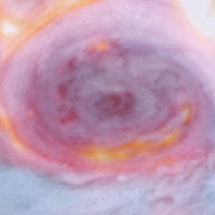 のインスタグラム：「🤝 Telescopes and spacecraft have joined forces to probe deep into Jupiter's atmosphere. 📡🛰️ @NASAHubble and the ground-based Gemini Observatory in Hawaii have teamed up with the Juno spacecraft to probe the mightiest storms in the solar system, taking place more than 500 million miles away on the giant planet Jupiter.  The above images of Jupiter's Great Red Spot were made using data collected by the Hubble Space Telescope and the Gemini Observatory on April 1, 2018. By combining observations captured at almost the same time from the two different observatories, astronomers were able to determine that dark features on the Great Red Spot are holes in the clouds rather than masses of dark material.  1. The Hubble image of sunlight (visible wavelengths) reflecting off clouds in Jupiter’s atmosphere shows dark features within the Great Red Spot.  2. An ultraviolet image from Hubble shows sunlight scattered back from the hazes over the Great Red Spot. The Great Red Spot appears red in visible light because these hazes absorb blue wavelengths. The Hubble data show that the hazes continue to absorb even at shorter ultraviolet wavelengths.  3. A multiwavelength composite of Hubble and Gemini data shows visible light in blue and thermal infrared in red. The combined observations show that areas that are bright in infrared are clearings or places where there is less cloud cover blocking heat from the interior.  Read more at the link in our bio.  Credit: NASA, ESA, and M.H. Wong (UC Berkeley) and team #Hubble #nasa #nasagoddard #space #jupiter」