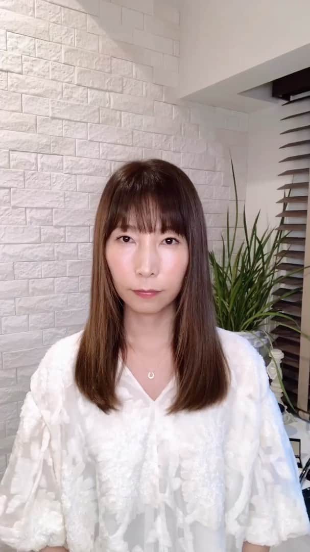 高橋里帆のインスタグラム：「第二弾のテーマは3回に分けてアップしていきます✨ 今回はオススメ商品です！ 次回は基本の描き方をご紹介しますのでお楽しみに〜🎵 #眉毛#お悩み#高橋里帆#高橋里帆動画#オススメ#ヘアーメイク#化粧品#コスメ」