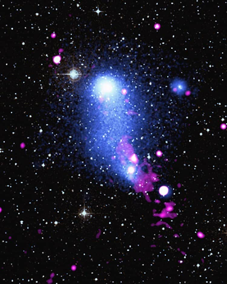 NASAさんのインスタグラム写真 - (NASAInstagram)「Think big. Now think bigger.  Two galaxy clusters, containing hundreds of galaxies each, collided millions of years ago and became tied together by gravity. Now, a supermassive black hole is tearing the two apart on a galactic stage.  The jet of particles driven away from the black hole is so powerful that it is bending the shape of the bridge that connects the clusters, which extends for over 3 million light years and has the mass of about 6 trillion Suns.  Credit: X-ray: NASA/CXC/SAO/V.Parekh, et al. & ESA/XMM; Radio: NCRA/GMRT  #nasa #space #galaxy #solarsystem #spaceexploration #blackhole」5月14日 5時08分 - nasa