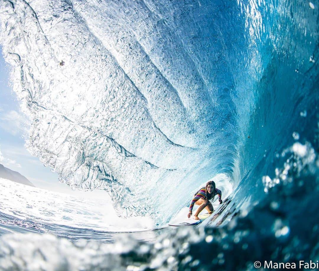 キャロライン・マークスのインスタグラム：「Day dreaming.. 😘 #teahupoo」