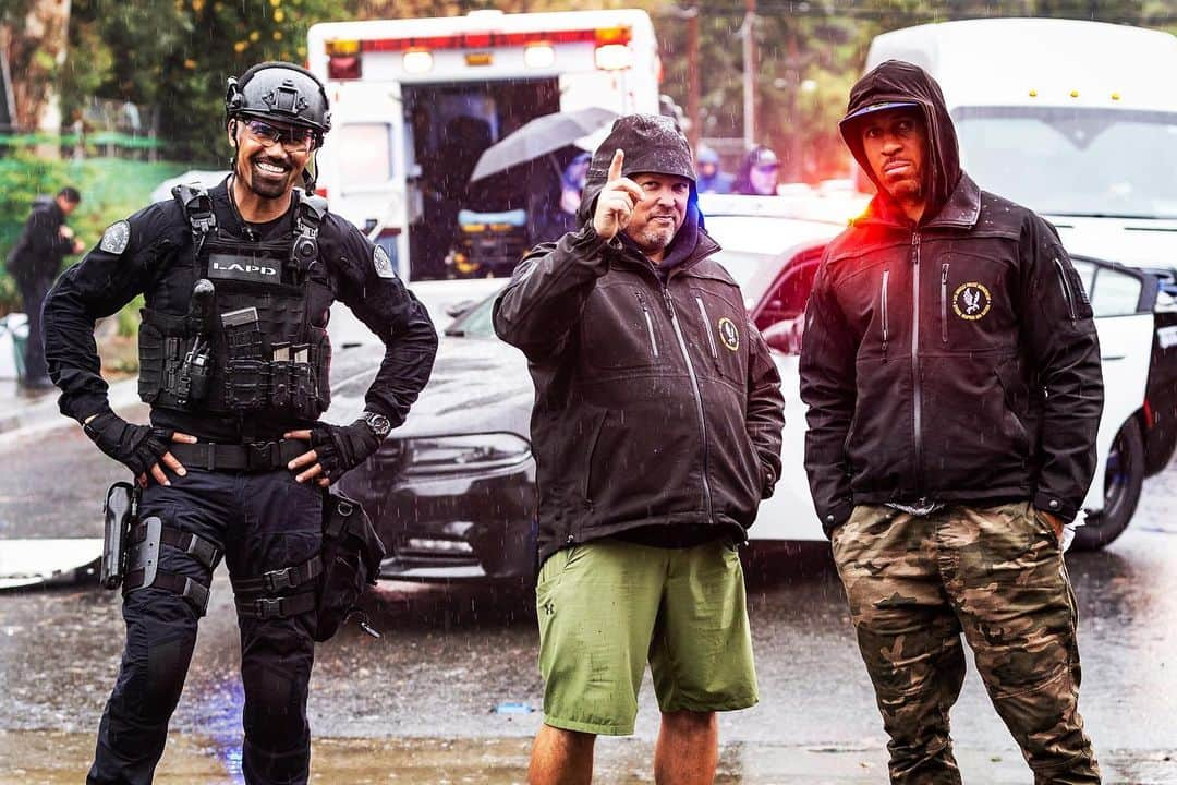 シェマー・ムーアさんのインスタグラム写真 - (シェマー・ムーアInstagram)「#SWAT FINALE IN ONE WEEK ☝🏽👊🏽🔥🔥 10pm on @cbstv @swatcbs .... Who’s ready?! . . . #swatcbs #hondo #finale #lapdswat #sonytv #cbstv」5月14日 5時50分 - shemarfmoore