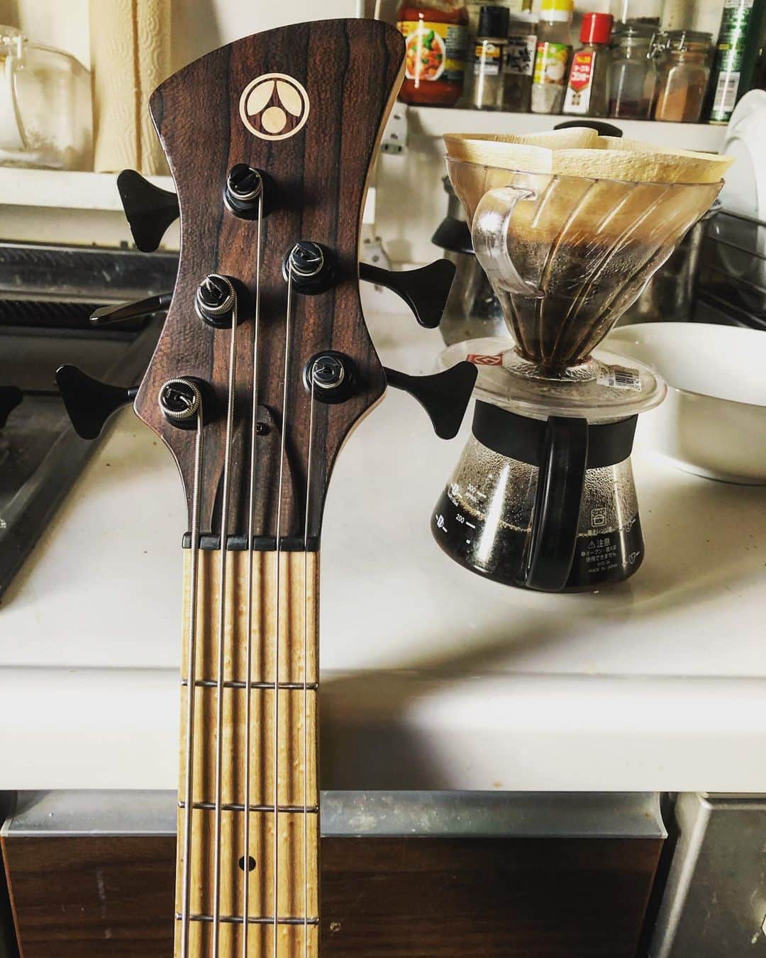 のインスタグラム：「Morning coffee with Adamovic @adamovicbasses  #adamovic #bass #electricbass #bassguitar #coffee #morning #musicianlife #stayhome」