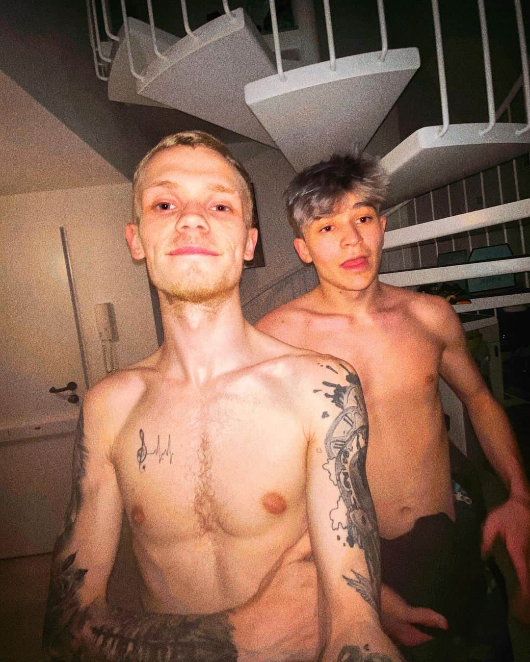 Bars and Melodyさんのインスタグラム写真 - (Bars and MelodyInstagram)「Leo just finished a 3.7mile run and I’m off to the shower gn fam x」5月14日 6時10分 - barsandmelody
