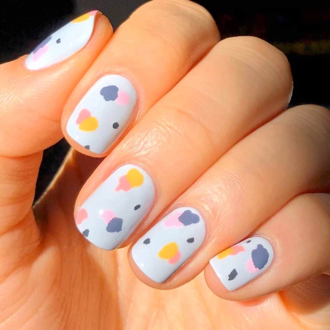 Target Styleのインスタグラム：「Abstract nail art easy enough to do at home! Use #TargetBeauty to share your mani's with us! ✨ 💅: @purplenailbox」